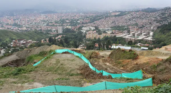 Si ritiene che i cadaveri di 200-300 persone scomparse dopo l'Operazione Orión possano trovarsi in La Escombrera.